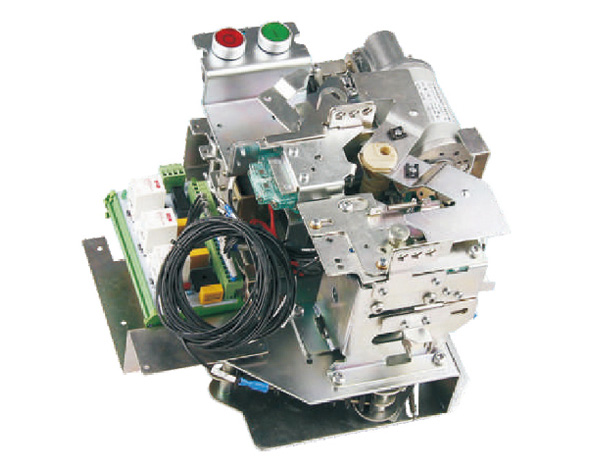 ZDGK-12（F柜）彈簧操動(dòng)機(jī)構(gòu)檢產(chǎn)品有無(wú)運(yùn)輸變形將機(jī)構(gòu)安裝固定在負(fù)荷開(kāi)關(guān)上，使用專用的操作 手柄插人到機(jī)構(gòu)上部，順時(shí)針旋轉(zhuǎn)120度，機(jī)構(gòu)完成彈簧儲(chǔ)能?；螂妱?dòng)…